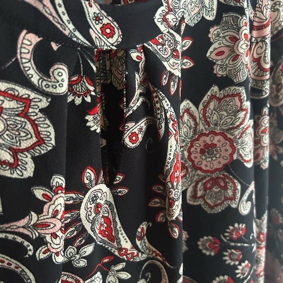 Faith and Joy Black and Red Floral Key Hole Blouse L - Picture 9 of 16